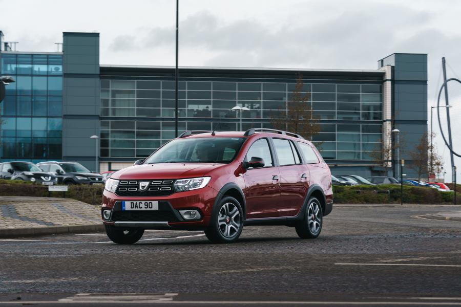  Dacia Logan MCV Stepway Techroad 2019 года  (UK) (фото 12 из 34)